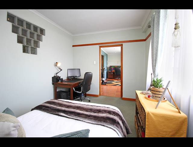 2 BEDROOM APARTMENT FOR SALE IN HOUGHTON ESTATE